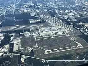 Vue aérienne de l’aéroport.