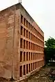 Une des façades de l'Institut indien de management d'Ahmedabad (fondé en 1961)