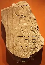 Fragment d'inscription latine d'époque romaine retrouvé à Rodez.