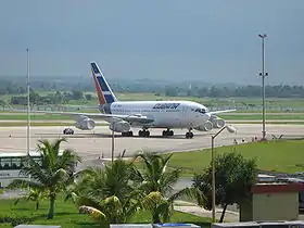 IL-96-300 de la compagnie aerienne Cubana sur l'aéroport international de la Havane