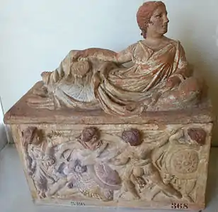 Cinéraire étrusque en terracotta peinte à Pérouse.