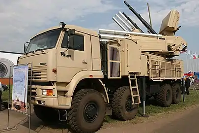 Tourelle Pantsir montée sur camion.