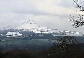 Vue du Great Sugar Loaf enneigé depuis l'ouest.