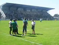 Vue d'une partie du stade de Bram