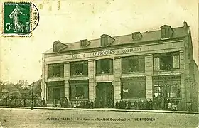 L’activité industrielle du début du XXe siècle a généré des formes d’organisation du prolétariat. Ici, un magasin coopératif.