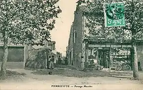 Le Petit Pierrefitte est un quartier situé en limite de Saint-Denis, toujours marqué par ses ruelles perpendiculaires à la RN 1.