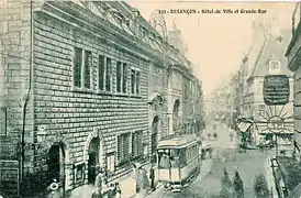 Vers 1908, devant l'ancien Hôtel-de-Ville ...