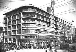 Grand magasin Shirokiya réalisé par Ishimoto Kikuji (ja) (1928).