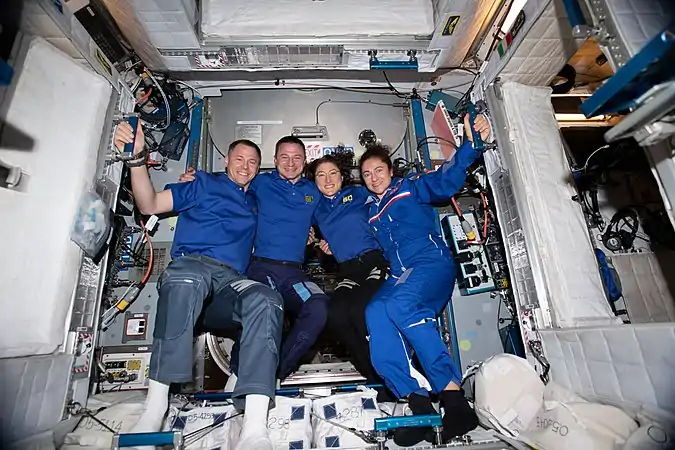 Quatre astronautes du Groupe 21 posent dans le module Harmony