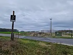 L'ancien EP de Varo Energy (ex Argos), vu depuis le PN27, peu après la gare de Beaune-la-Rolande.