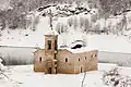 L'ancienne église en hiver.