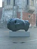 Éros Bendato, bronze, 1999, exposition à Cracovie en 2003.