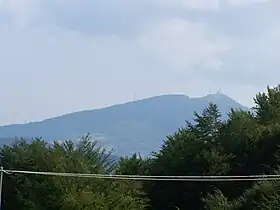 Vue de la face méridionale du mont Penice depuis Brallo di Pregola à 1 494 m d'altitude.