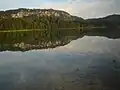 Le lac vu depuis la plage du Frasnois