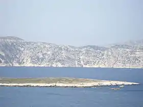 L'île vue depuis l'île de Riou.