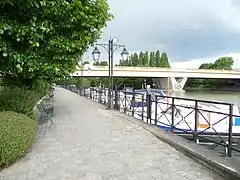 Le pont vu du port de Nogent.