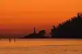 Île de Tambo en arrière-plan depuis la plage de Cabeceira