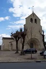 La façade ouest de l'église et son clocher-mur (mars 2012)