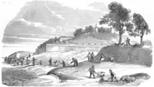 Gravure en noir et blanc représentant des ouvriers au premier plan et un mont à l'arrière-plan.