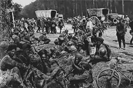 Tirailleurs sénégalais et armée indienne britannique en forêt de Villers-Cotterêts après la contre-offensive du 18 juillet 1918. Der Weltkrieg im Bild.
