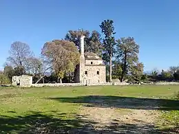 Vue distante de la mosquée depuis l'ouest.