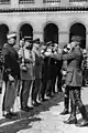 Remise de la croix d'officier de la légion d'Honneur au Lt-Colonel Bougrain par le  général Gouraud dans la cour des Invalides. 7 juillet 1933.