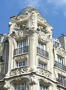 Détail de la façade de l'immeuble d'Alfred Wagon (1905).