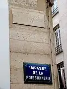 Double affichage pour l'impasse de la Poissonnerie à Paris