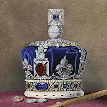 Le saphir d'Édouard le Confesseur au sommet de la couronne impériale d'apparat.