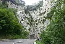 Axat, arrivée par les gorges de Saint-Georges