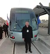 Philippe Roulet devant la rame inaugurale.