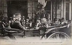 En compagnie du sénateur et ministre des Affaires Etrangères Léon Bourgeois pour inaugurer la fontaine Subé.