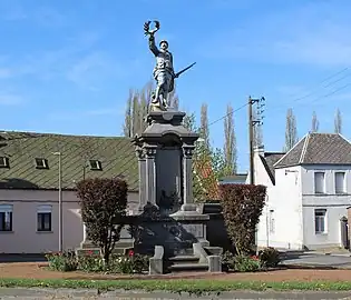 Le monument aux morts.