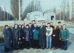 Des scientifiques à un poste de contrôle dans la ville morte de Pripiat, 2000