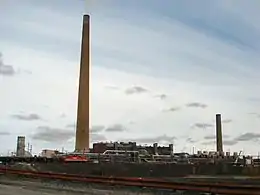L'Inco Superstack (380 m), construite en 1974, est, en 2015, la deuxième plus haute cheminée du monde.À cause des progrès réalisés dans le traitement des fumées, son remplacement par une cheminée plus basse est envisagé.