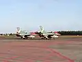 Deux F-16 du 3e escadron de chasse sur l'aéroport international Ngurah Rai