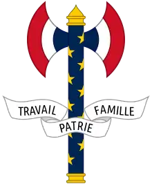 La francisque, emblème personnel de Philippe Pétain, utilisée comme symbole officieux du régime de Vichy.