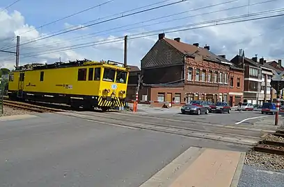 ES-506 en 2015 à Dampremy, au passage à niveau 104 de la ligne Ottignies-Charleroi.