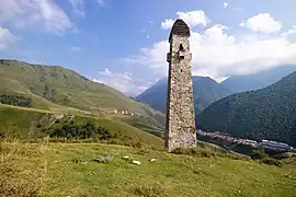 Une tour fortifiée en Ingouchie, des environs du 16ème siècle, dans la vallée de l'Armkhi. Aout 2017.