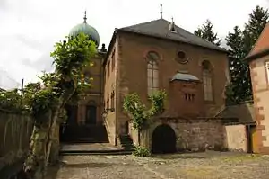 Synagogue d'Ingwiller construite sur les ruines de l'ancien chateau ; voir aussi Ingwiller