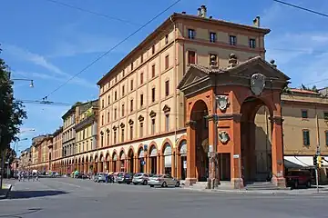 L'arco Bonaccorsi  début du portico di San Luca.