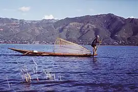 Pêcheur sur le lac, 2002.