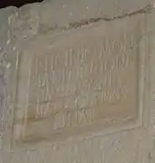 Inscription latine d'époque romaine rémployée à l'intérieur de la basiliqueP(ublio) LICINIO MON- / TANI L(iberto) RVFIONI / HAVTENSONI / HALSCOTARRIS / FILIAE