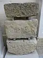 Inscriptions en grec ancien sur des stèles funéraires à l'ouest du mur d'enceinte de l'Oppidum du Castellar ; de haut en bas : ΑΔΡΕΤΙ, ΟΥΕΒ, ΚΟΜΑ.