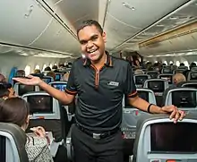 Un steward aborigène de Jetstar Airways.