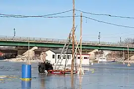 Poteaux et fils électriques