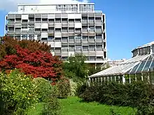 Jardin botanique- jardin avec mur de clôture d'origine- serre Victoria