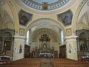 Intérieur de l'église d'Onnion.