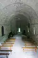 Intérieur de l'église (mobilier actuel), vue prise du narthex surélevé.