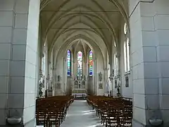 Église : vue de l'intérieur.